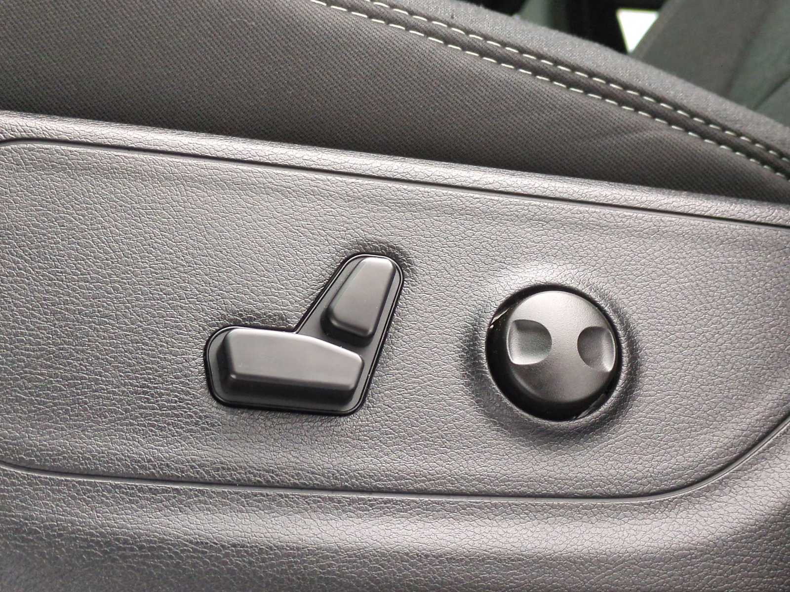 Thumbnail: 2026 RAM 1500 - 17