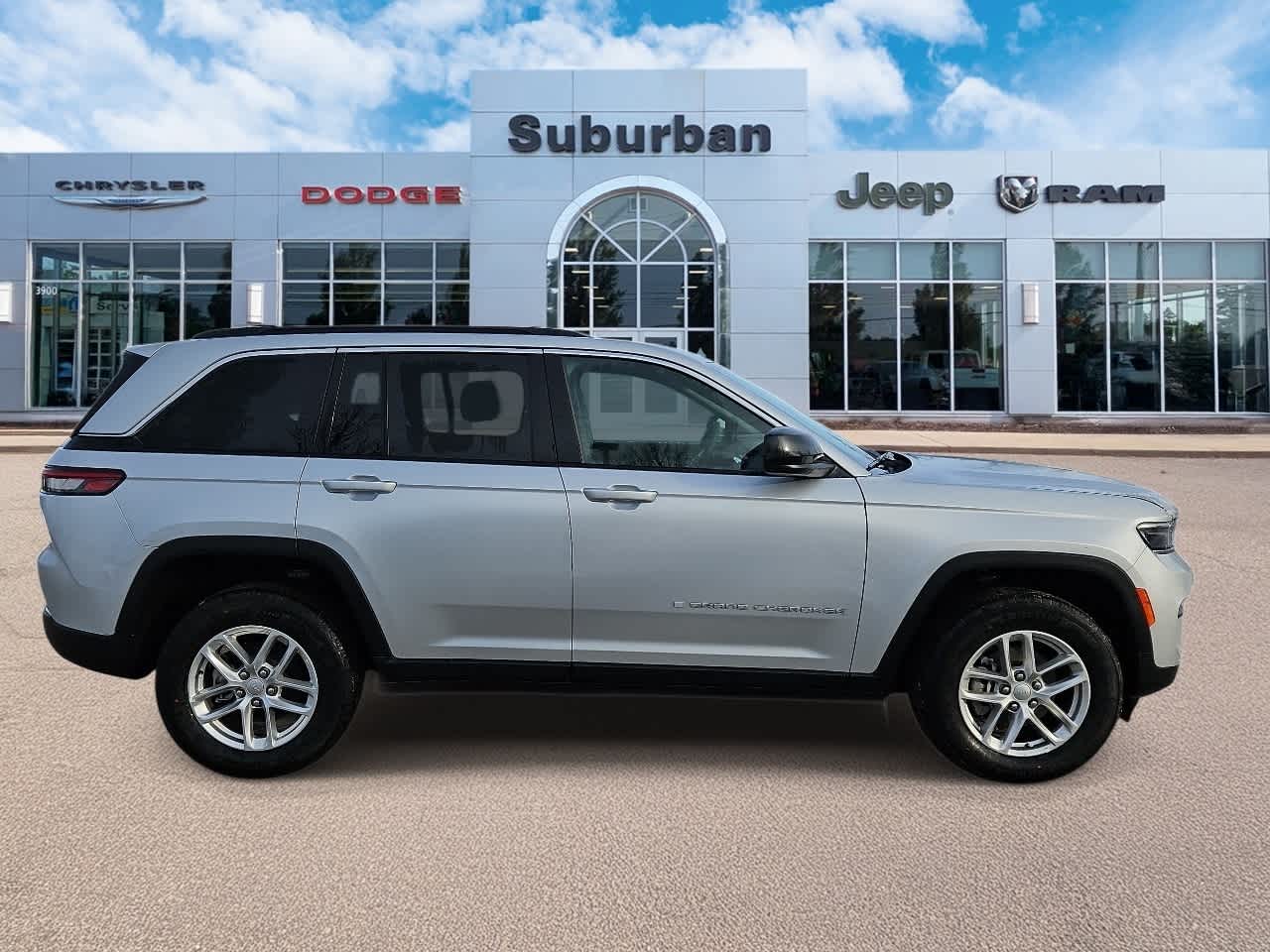 Thumbnail: 2025 Jeep Grand Cherokee - 9