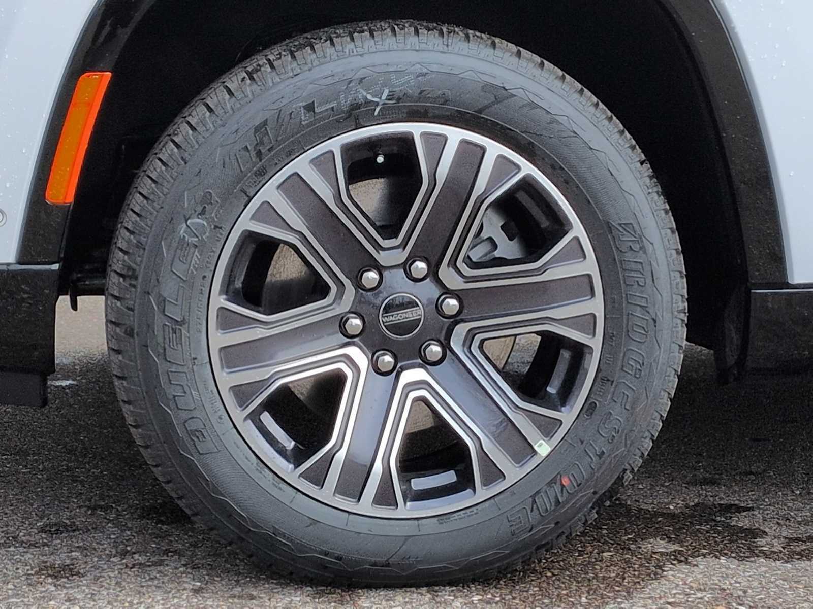 Thumbnail: 2025 Jeep Wagoneer - 14