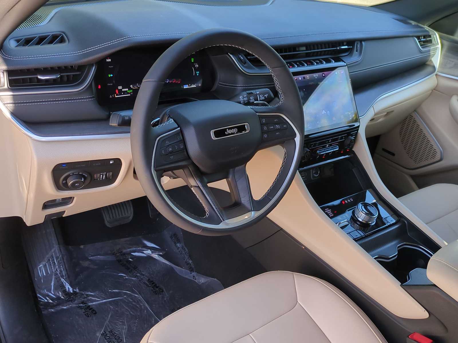 Thumbnail: 2024 Jeep Grand Cherokee - 10