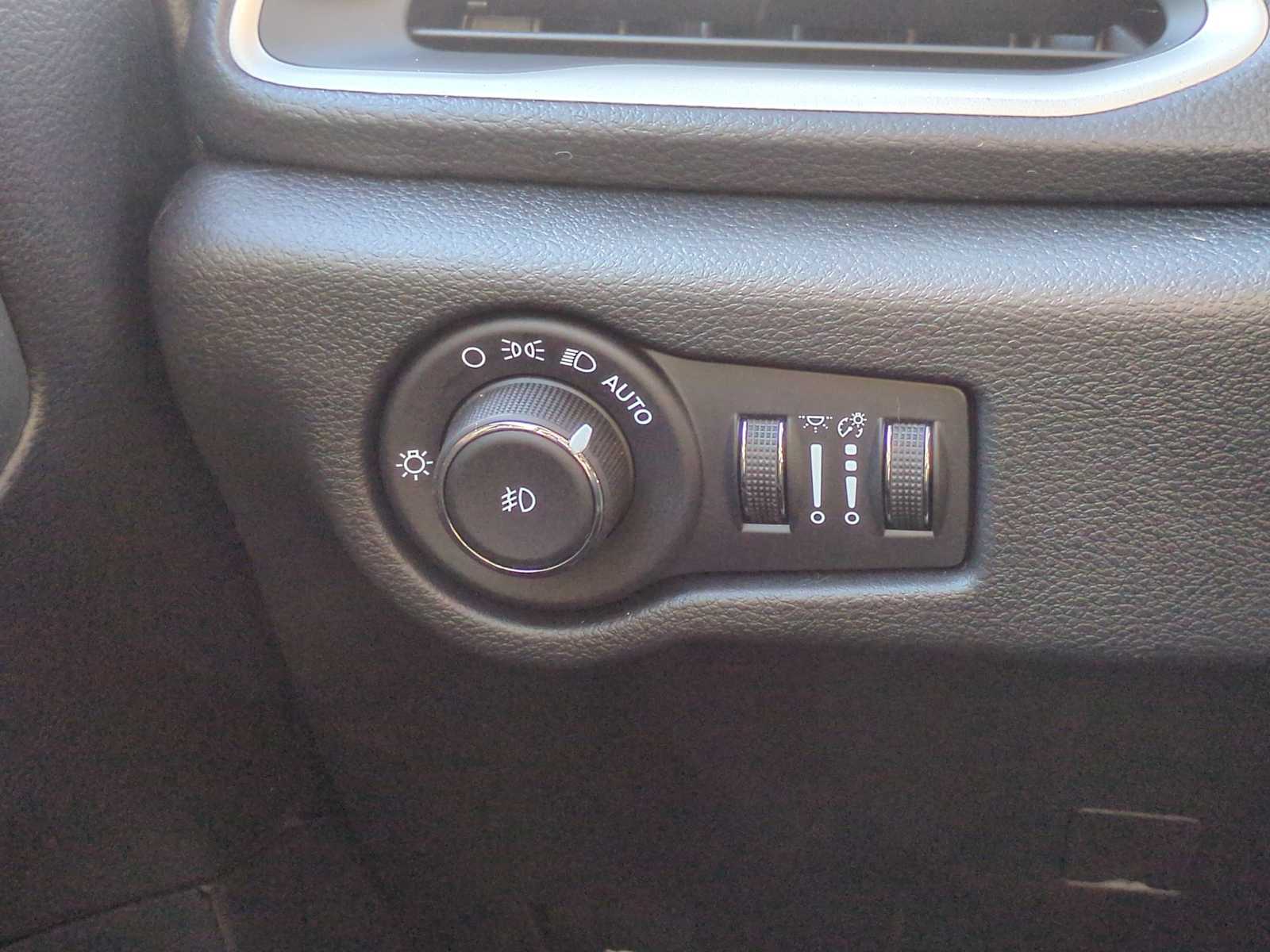 Thumbnail: 2026 Chrysler Pacifica - 37