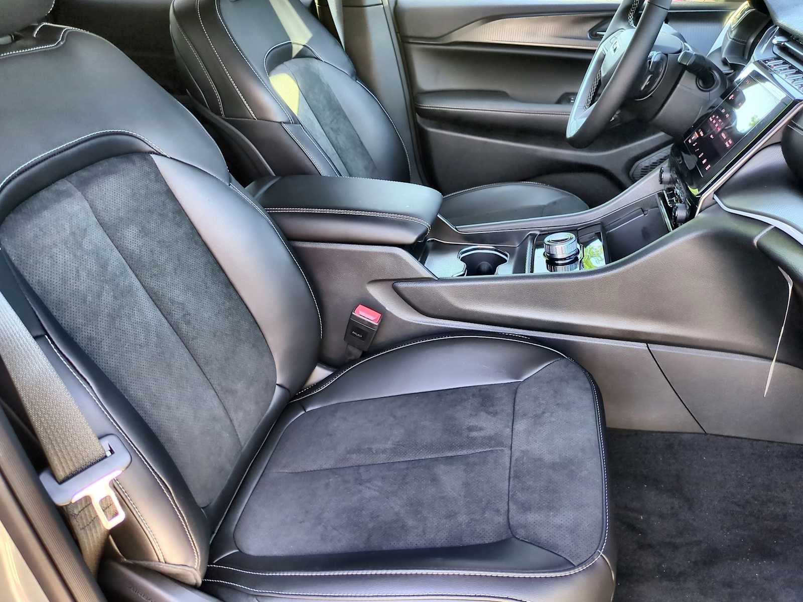 Thumbnail: 2025 Jeep Grand Cherokee - 21