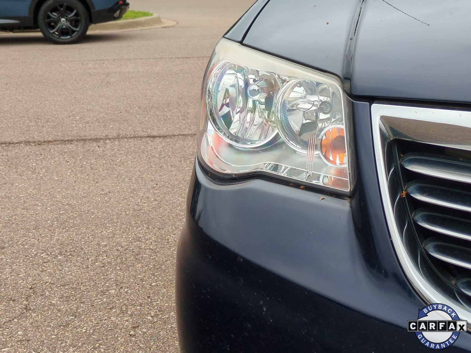 Thumbnail: 2013 Chrysler Town & Country - 11