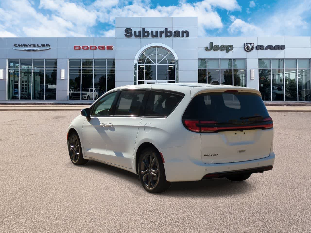 Thumbnail: 2026 Chrysler Pacifica - 6