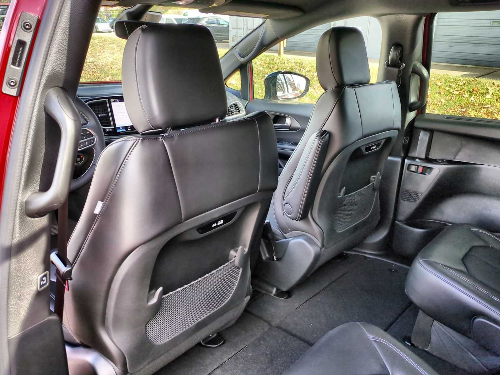 Thumbnail: 2026 Chrysler Pacifica - 18