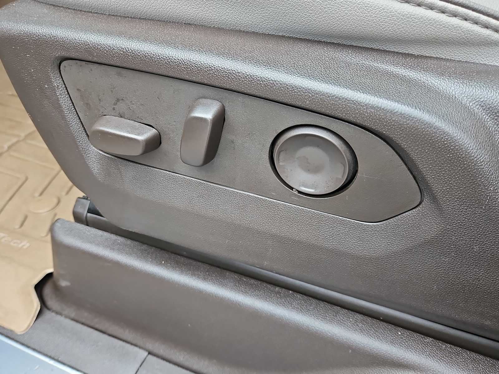 Thumbnail: 2024 GMC Yukon XL - 18