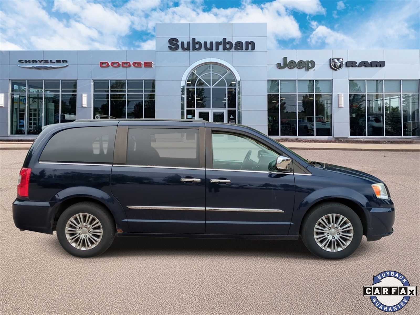 Thumbnail: 2013 Chrysler Town & Country - 9