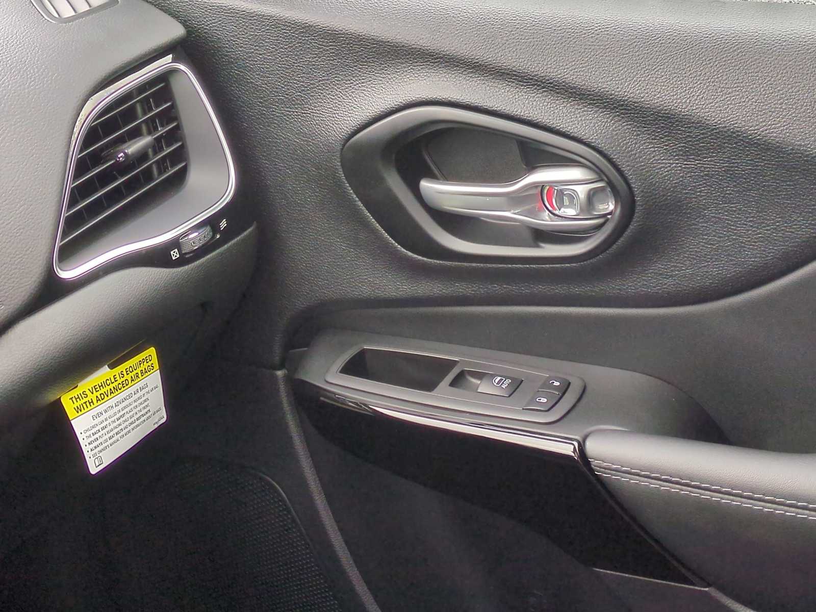 Thumbnail: 2023 Jeep Cherokee - 39