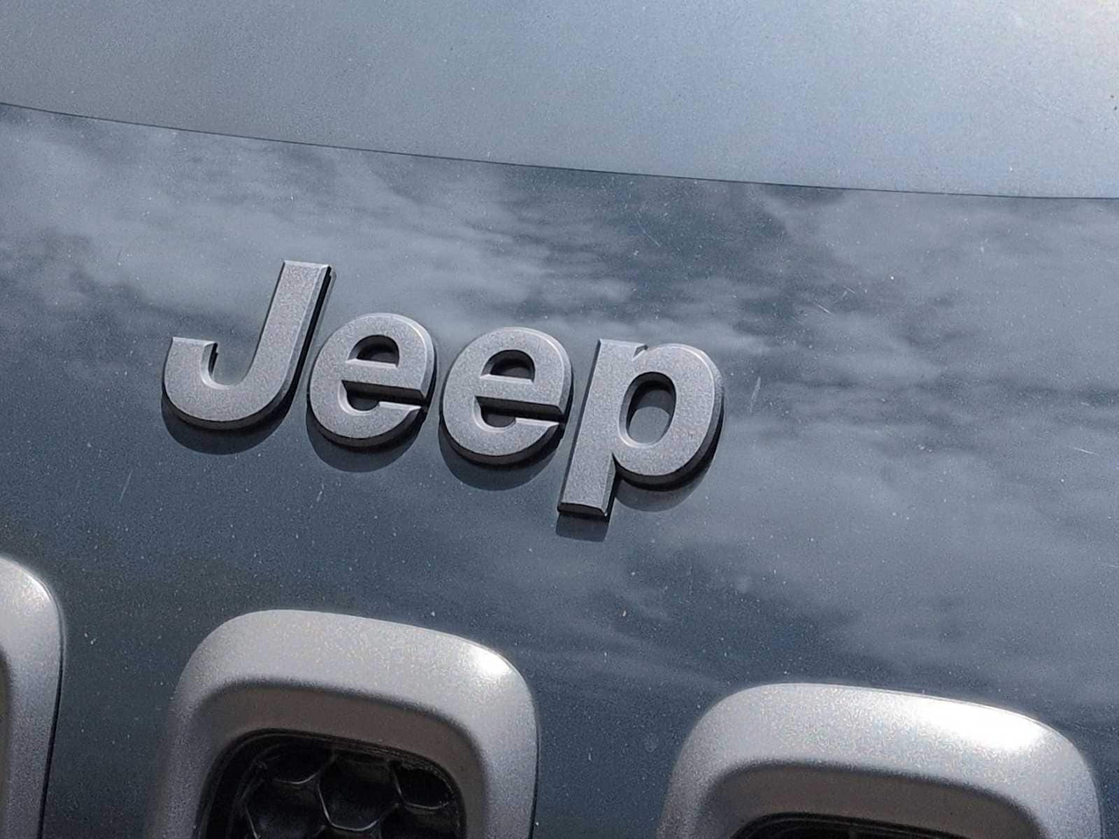Thumbnail: 2017 Jeep Cherokee - 12