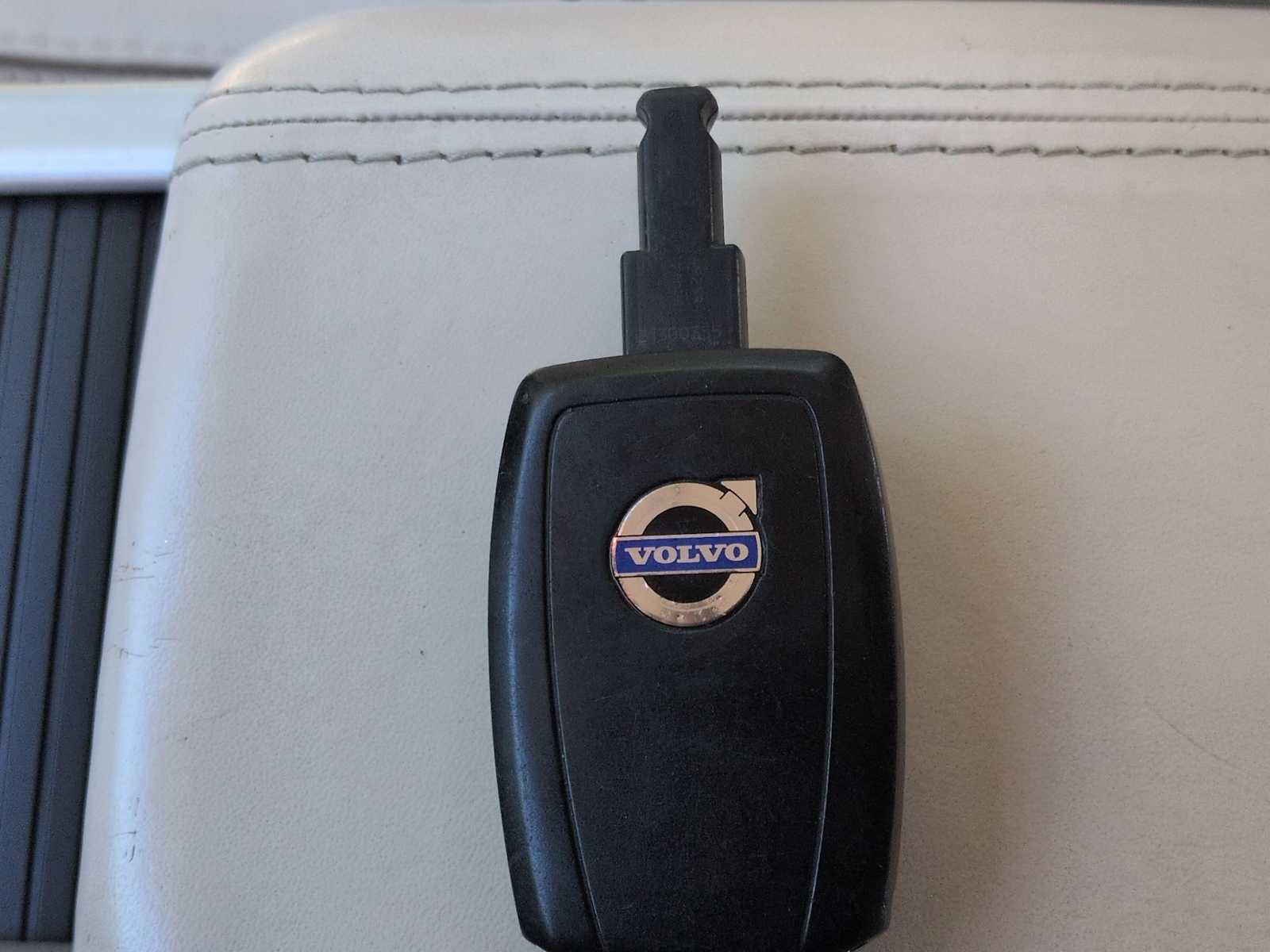 Thumbnail: 2012 Volvo C70 - 27