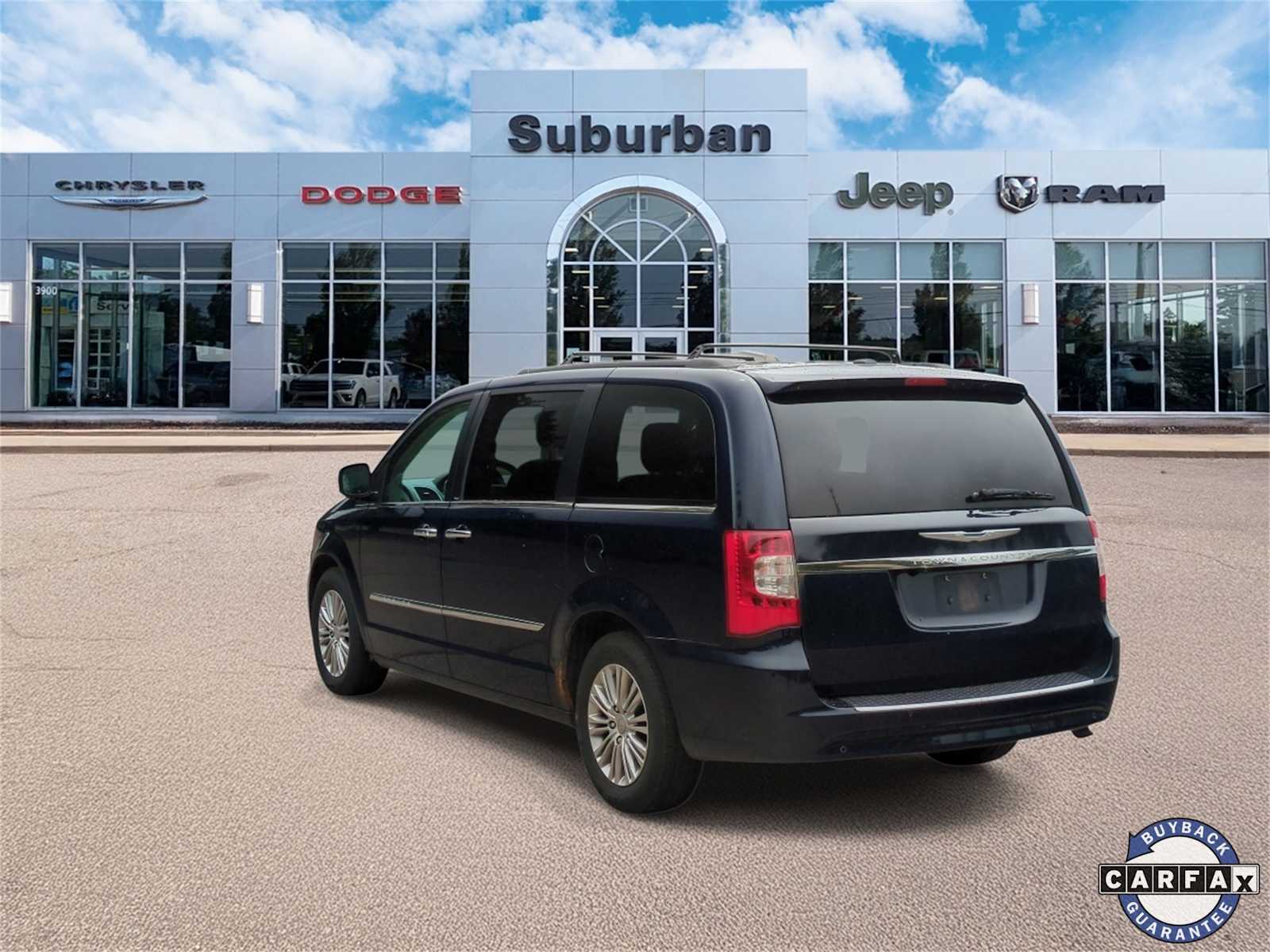 Thumbnail: 2013 Chrysler Town & Country - 6