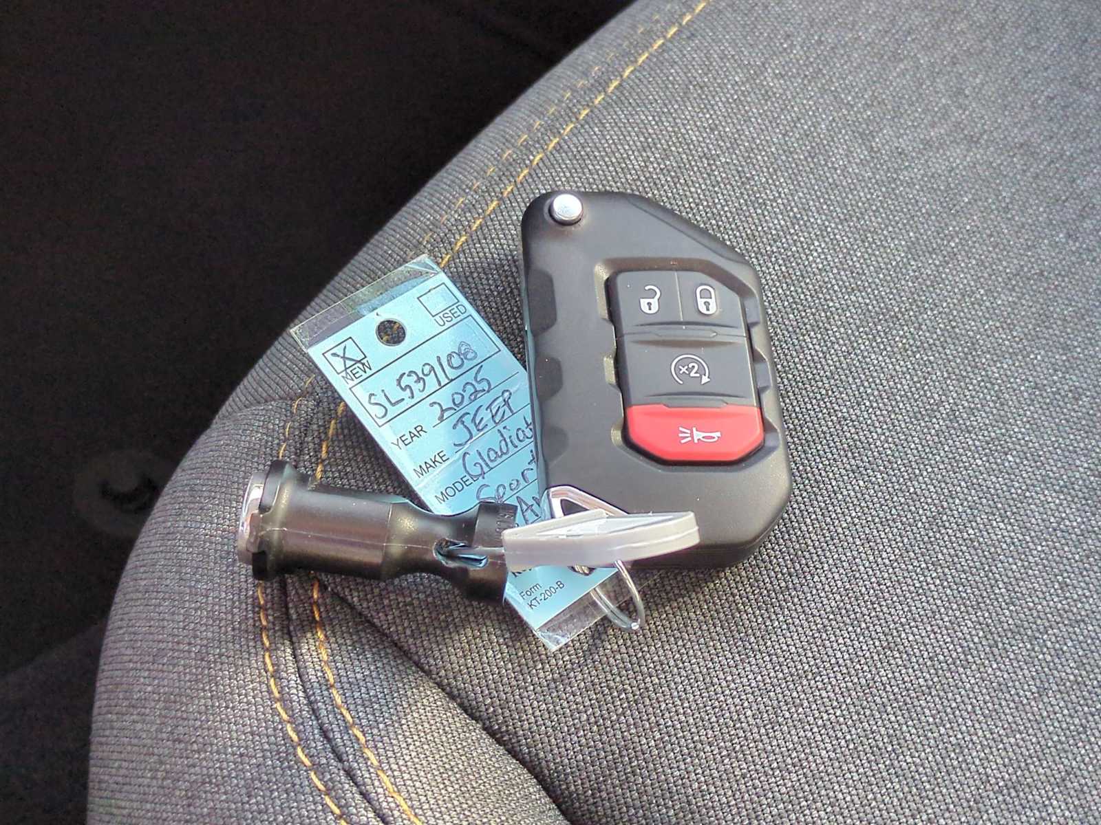 Thumbnail: 2025 Jeep Gladiator - 35