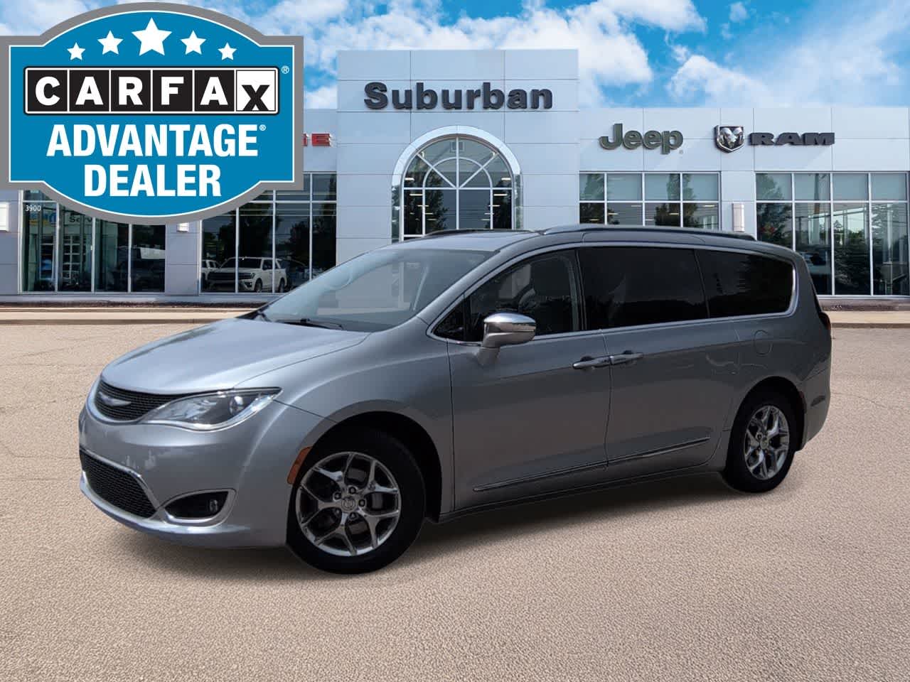 2018 Chrysler Pacifica Limited's photo