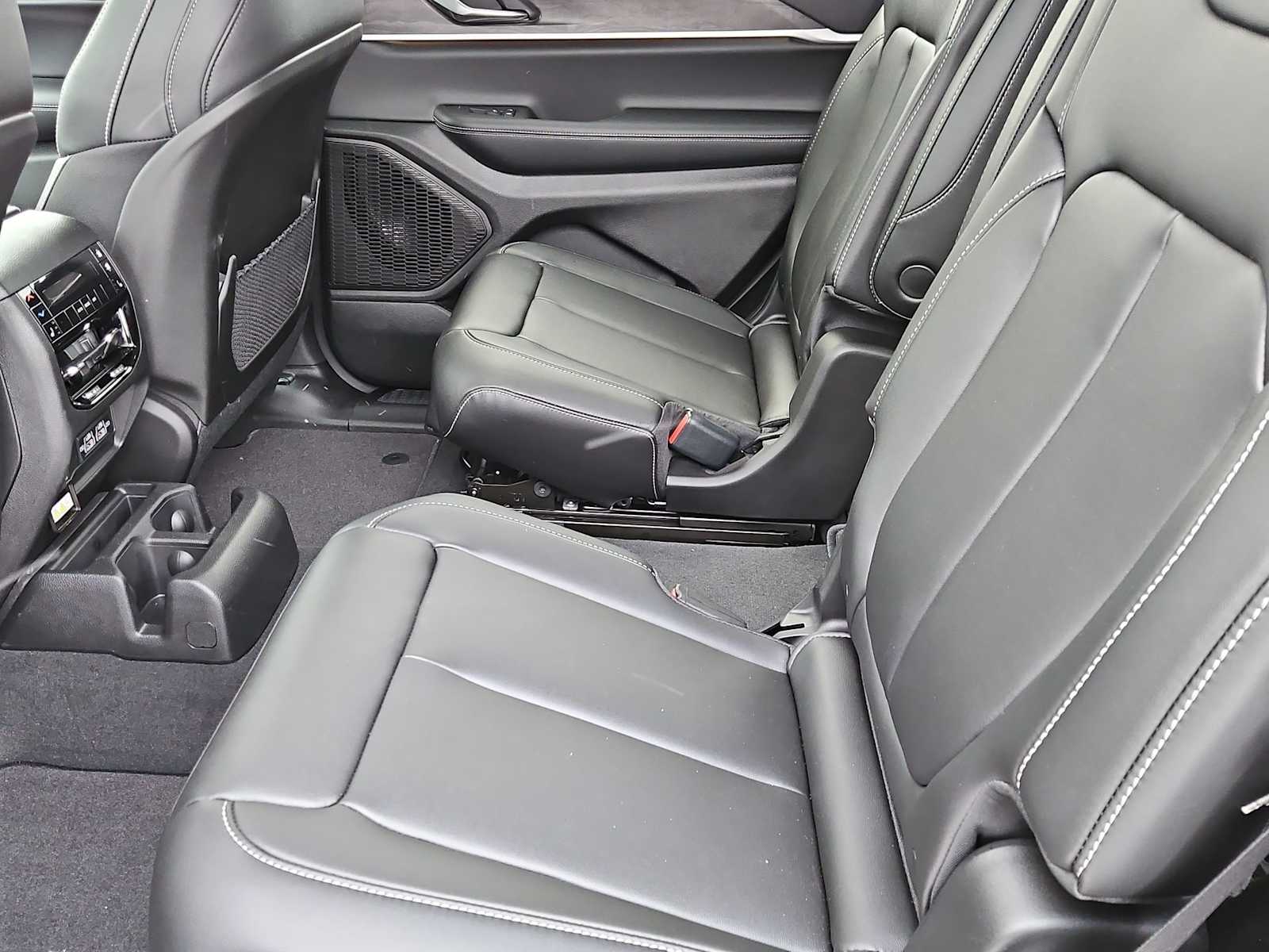 Thumbnail: 2025 Jeep Grand Cherokee L - 25