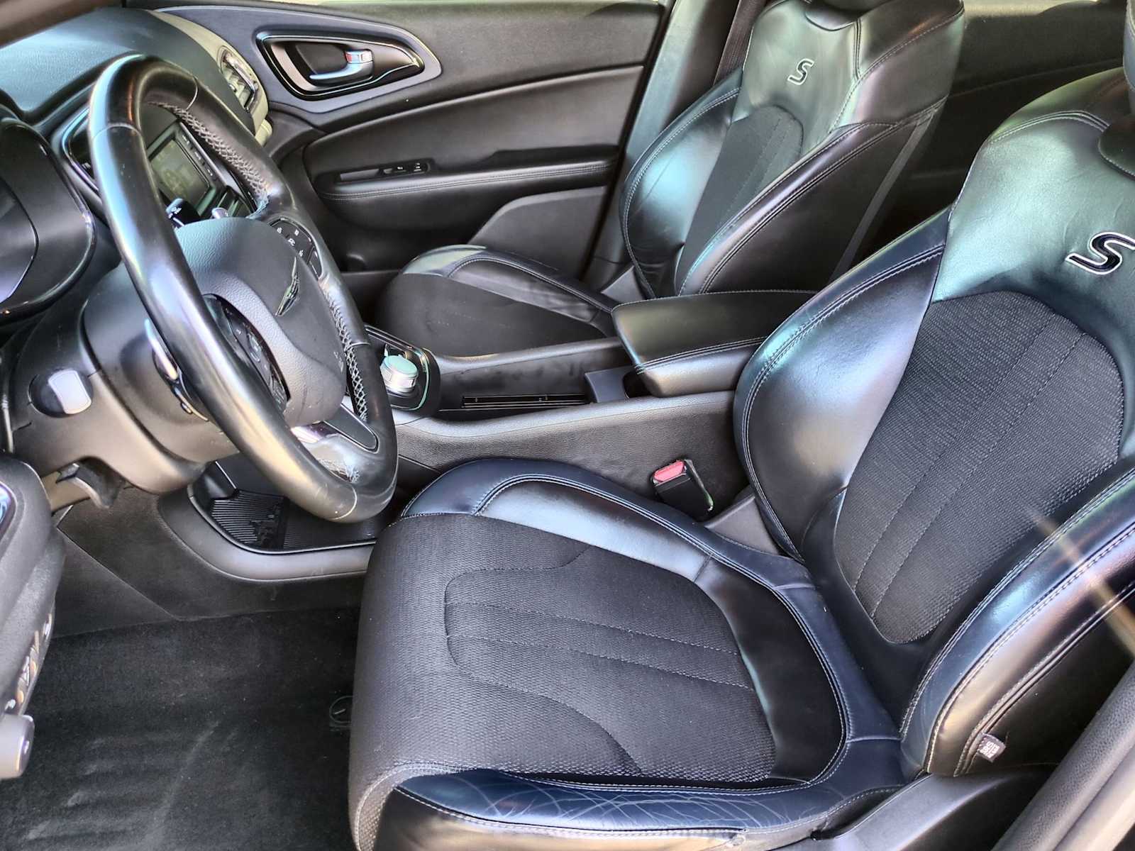 Thumbnail: 2016 Chrysler 200 - 17