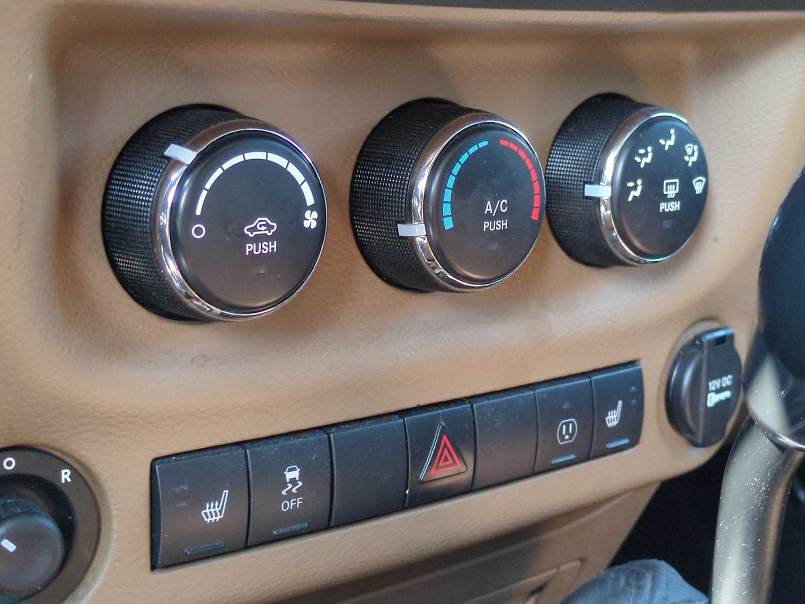 2015 Jeep Wrangler Unlimited Sahara 30