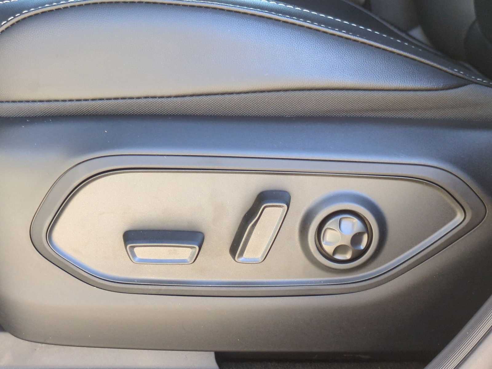 Thumbnail: 2025 Jeep Grand Cherokee - 17