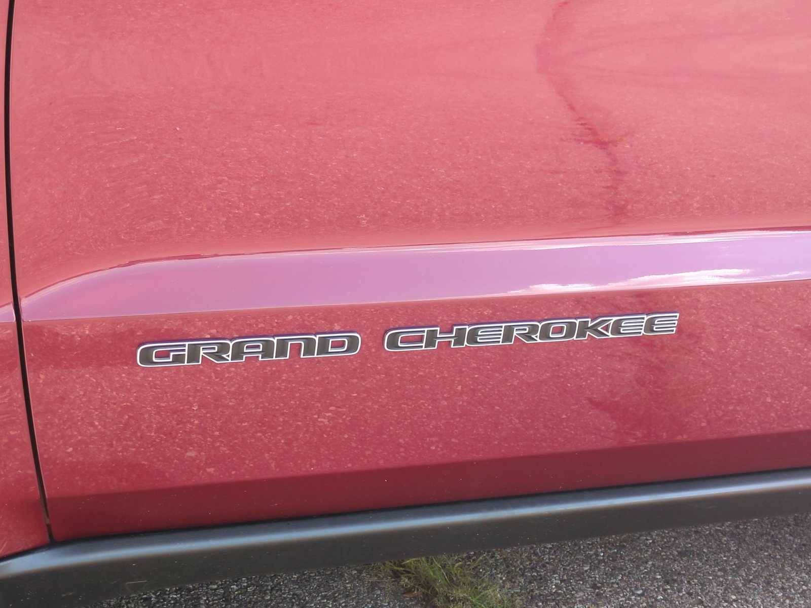 Thumbnail: 2017 Jeep Grand Cherokee - 13