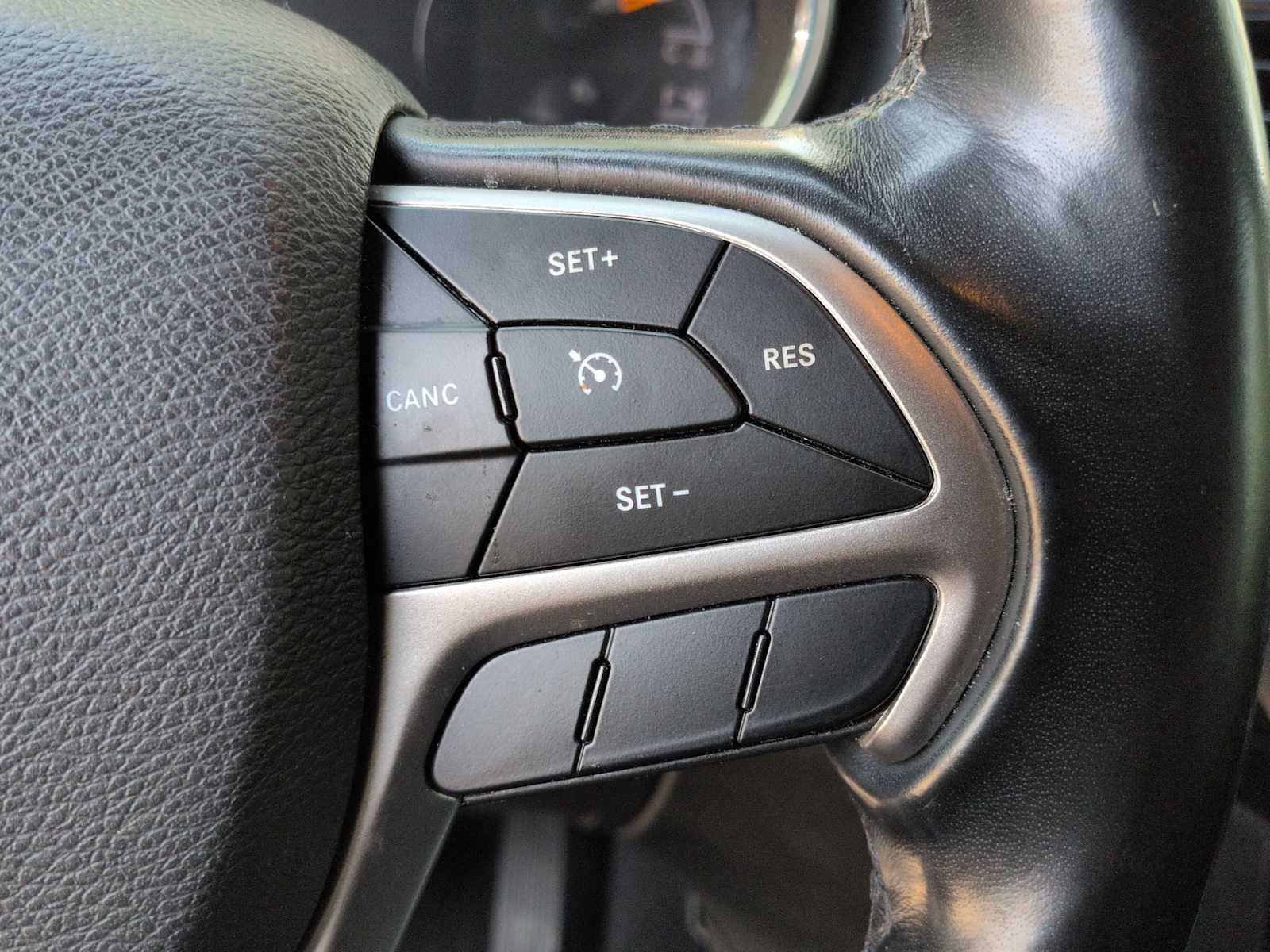 Thumbnail: 2020 Jeep Grand Cherokee - 24