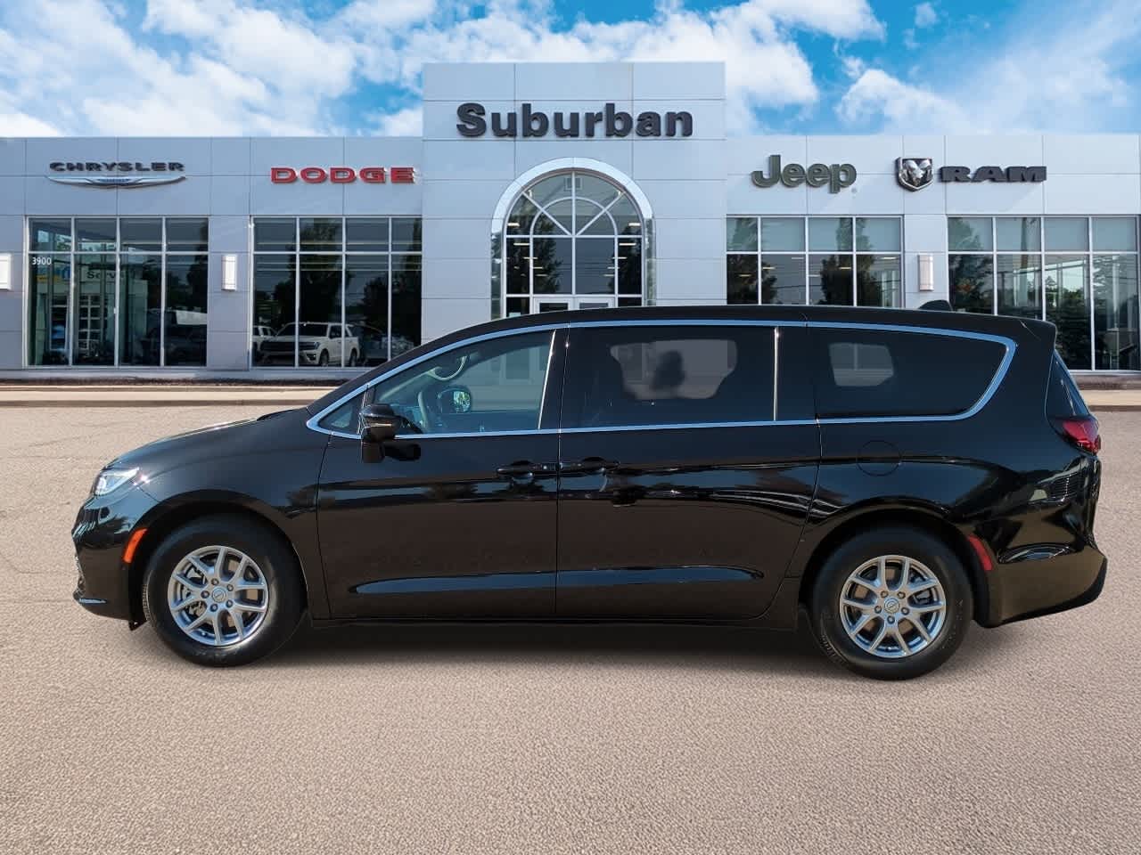 Thumbnail: 2026 Chrysler Pacifica - 4