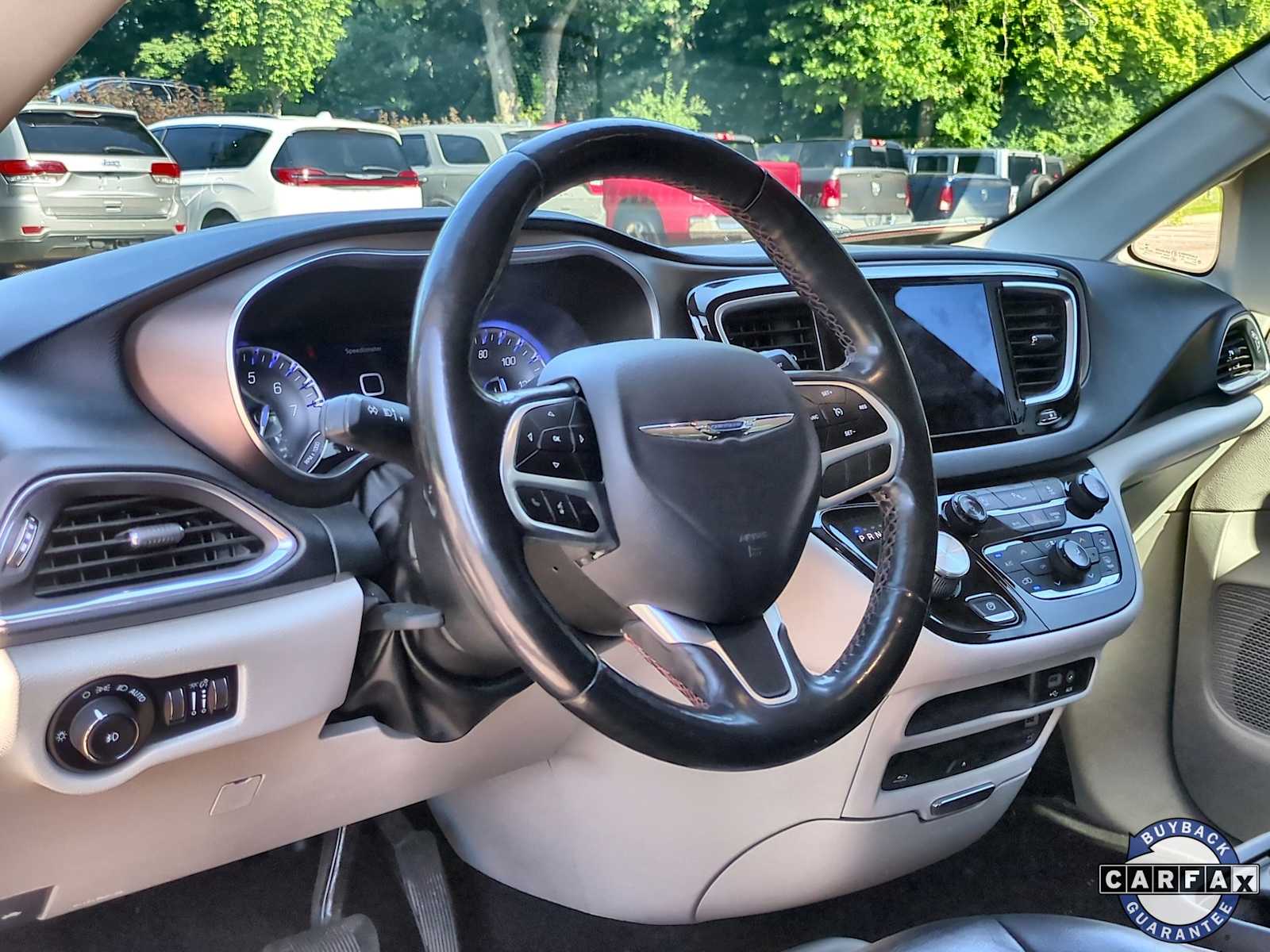 Thumbnail: 2019 Chrysler Pacifica - 10