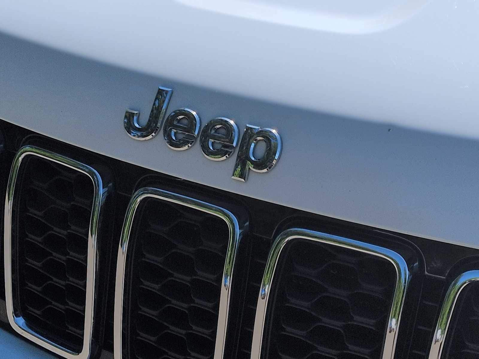 Thumbnail: 2018 Jeep Grand Cherokee - 12