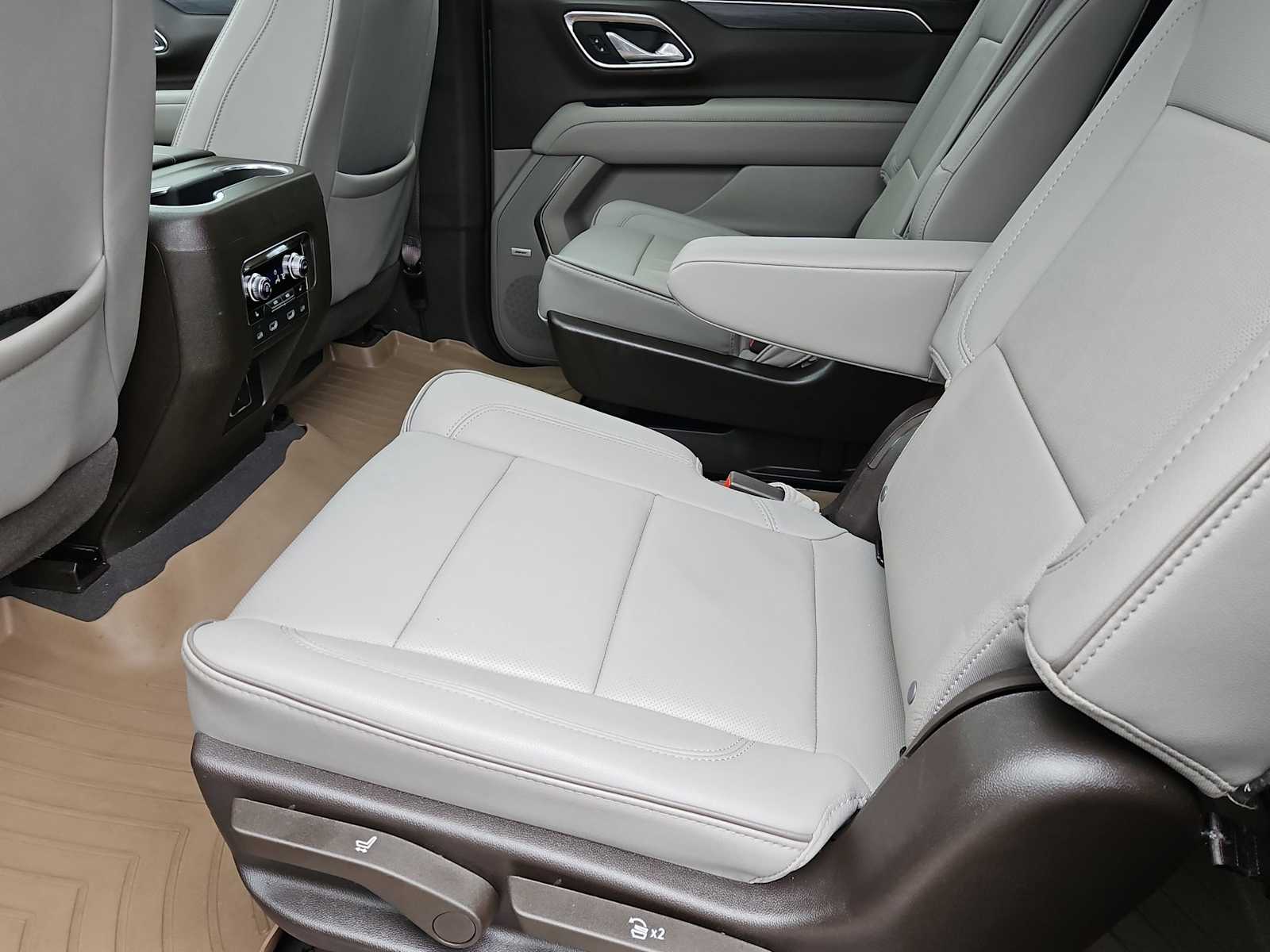 Thumbnail: 2024 GMC Yukon XL - 21