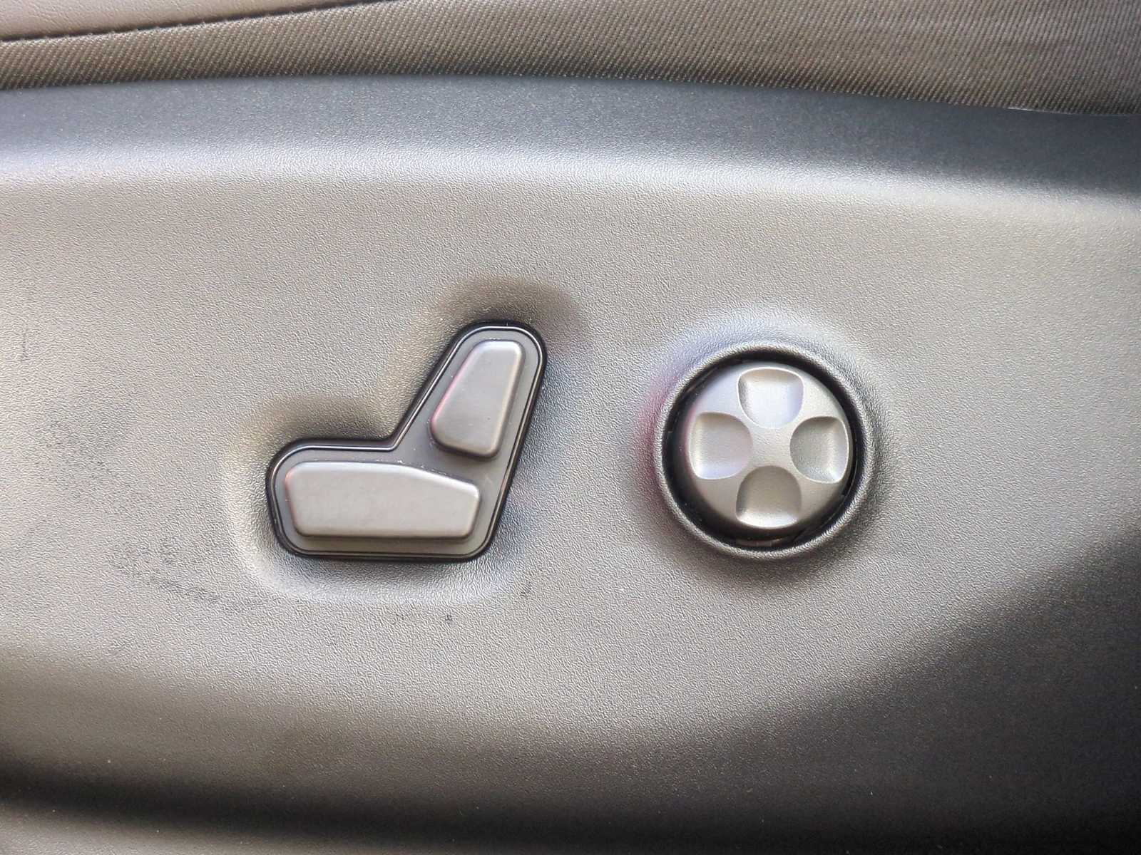 Thumbnail: 2026 Chrysler Pacifica - 17