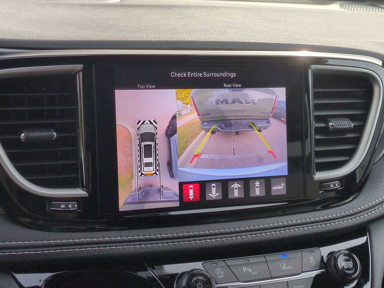 Thumbnail: 2026 Chrysler Pacifica - 30