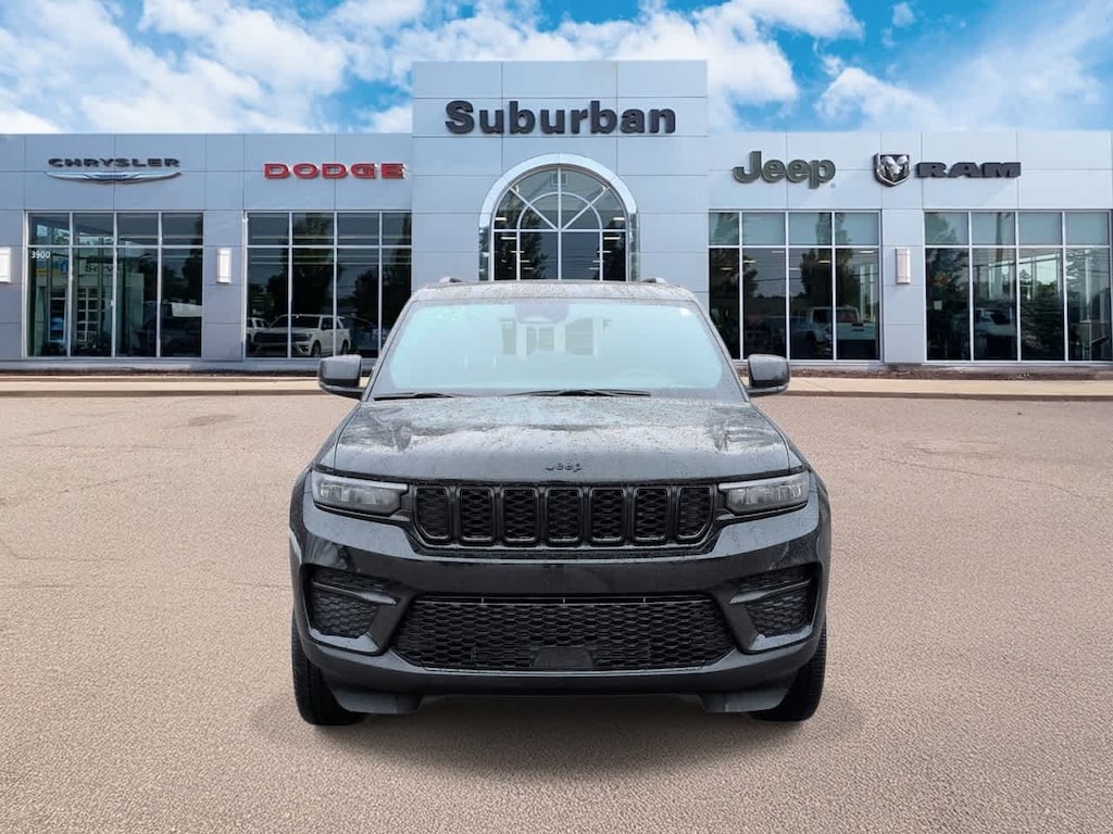 Used 2024 Jeep Grand Cherokee Laredo SUV