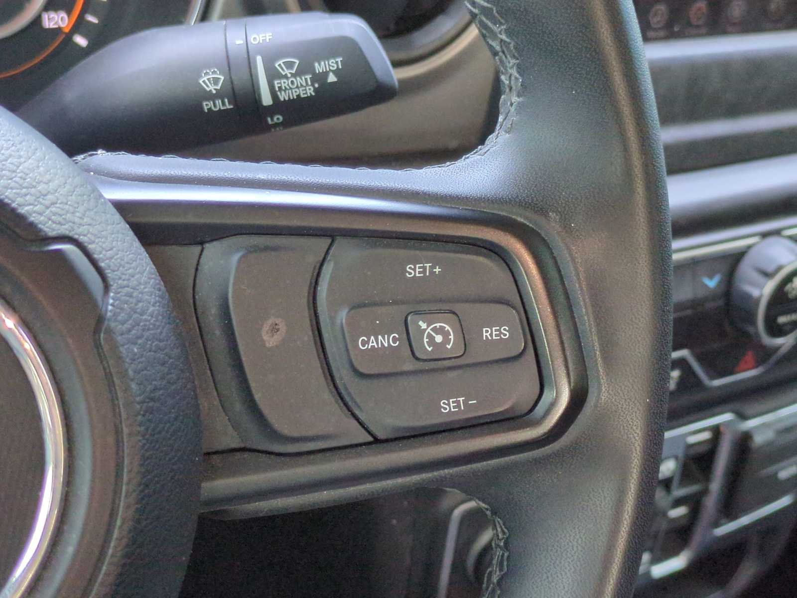 Thumbnail: 2023 Jeep Gladiator - 25