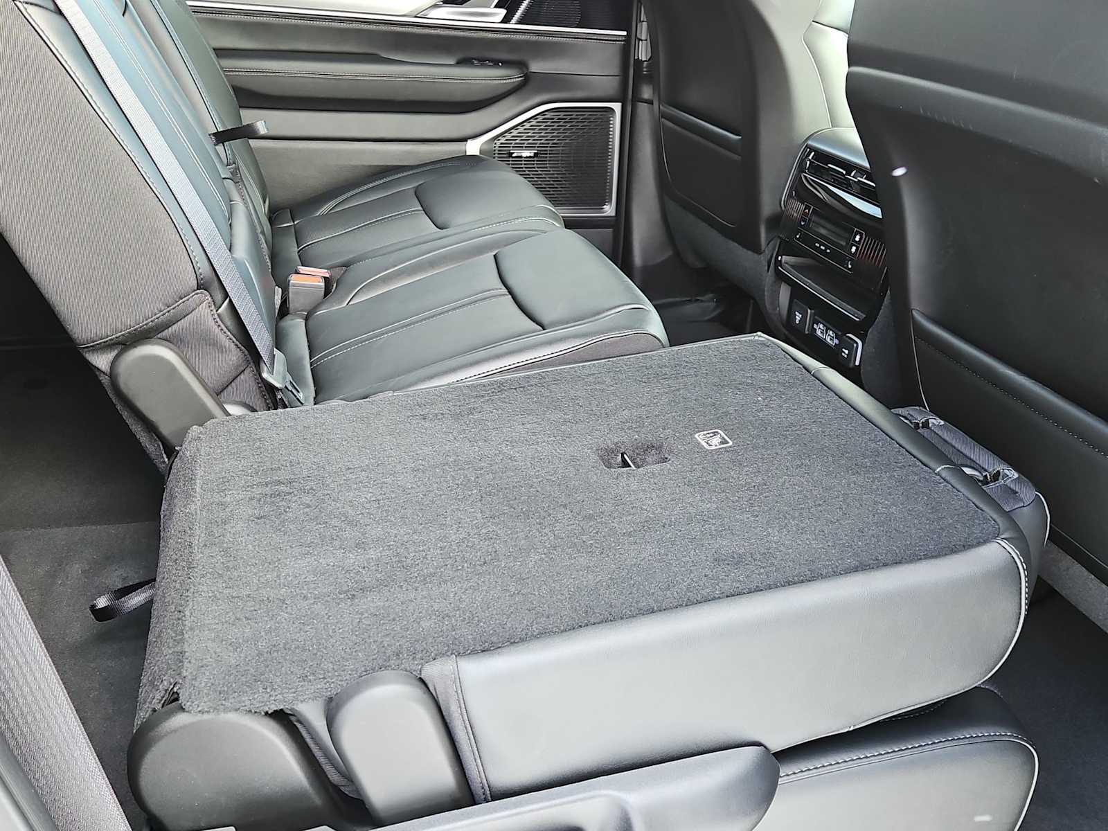 Thumbnail: 2025 Jeep Wagoneer - 26