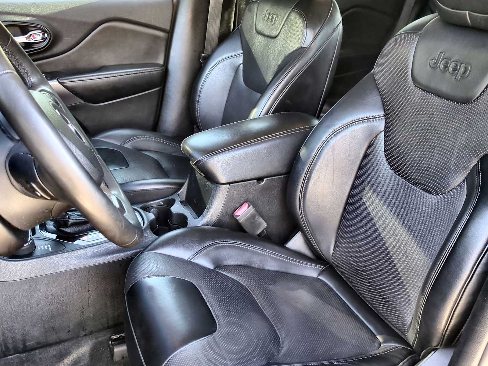 Thumbnail: 2022 Jeep Cherokee - 16