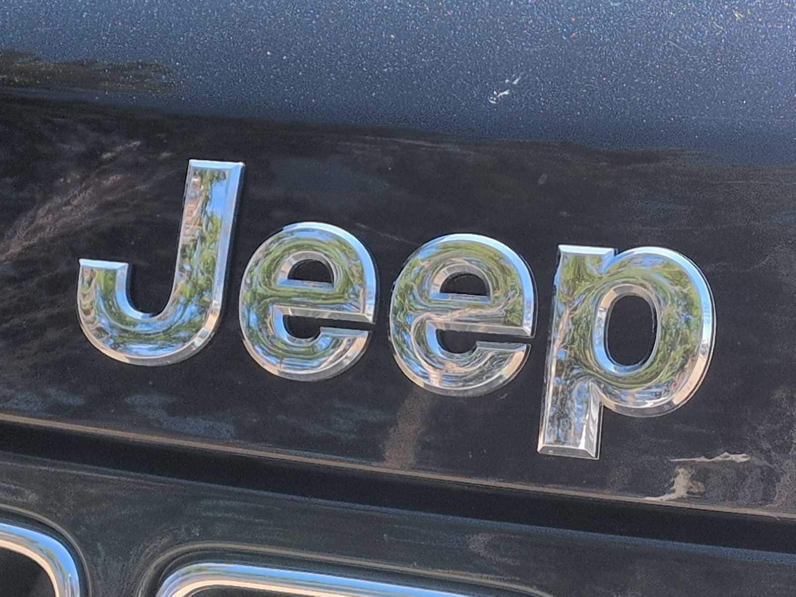 Thumbnail: 2016 Jeep Grand Cherokee - 12