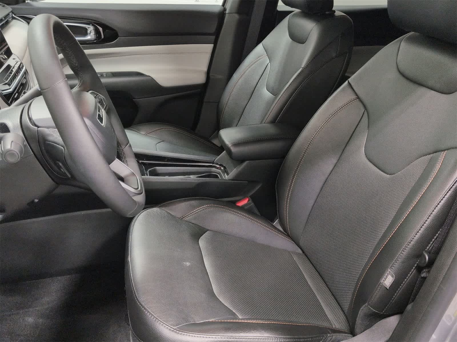 Thumbnail: 2023 Jeep Compass - 17