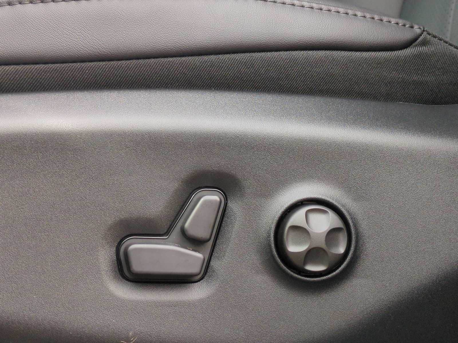 Thumbnail: 2026 Chrysler Pacifica - 17