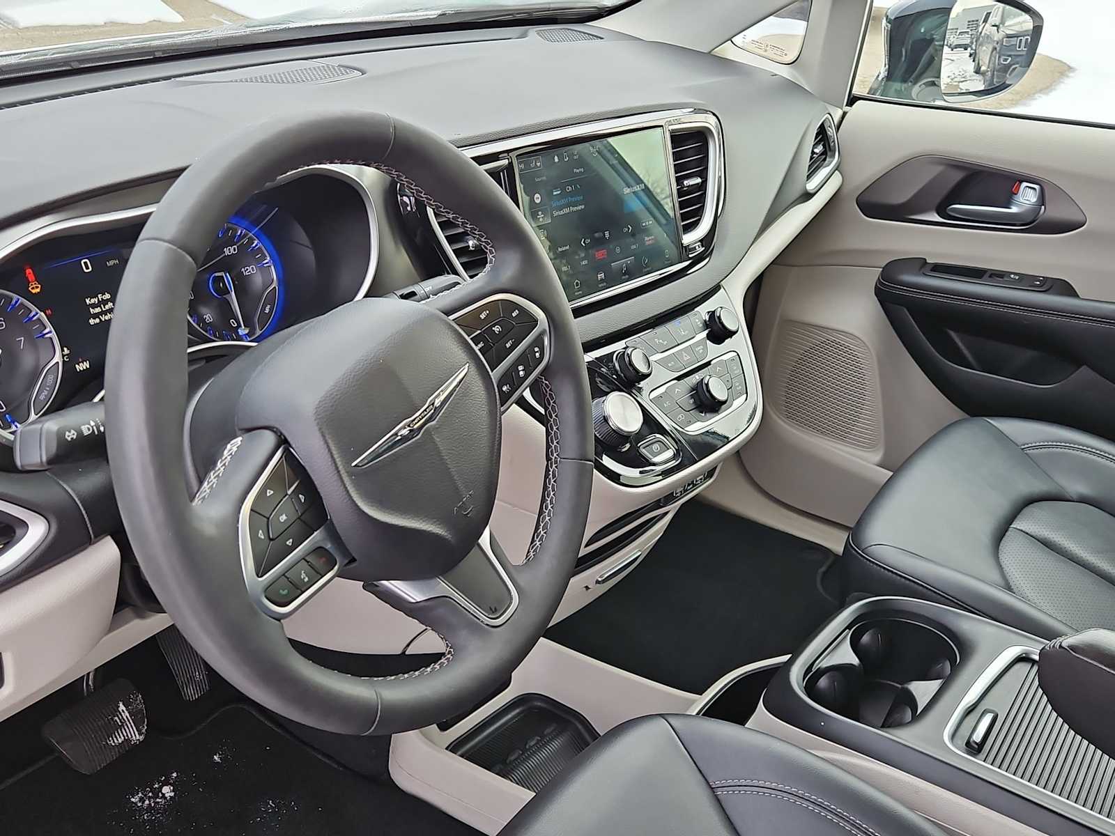 Thumbnail: 2024 Chrysler Pacifica - 10