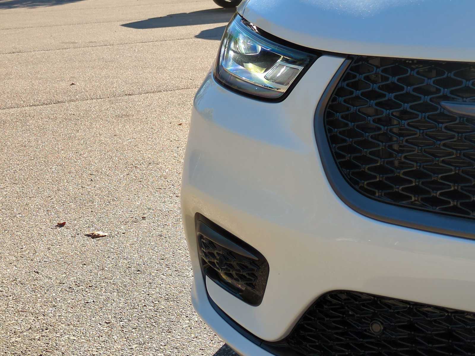 Thumbnail: 2026 Chrysler Pacifica - 11