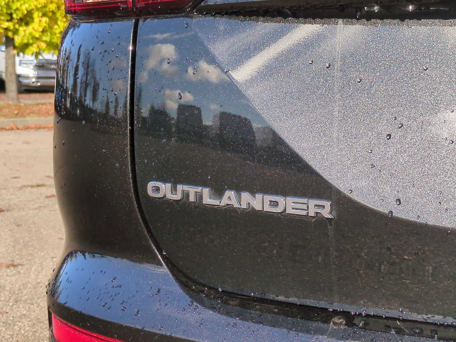 Thumbnail: 2024 Mitsubishi Outlander - 13