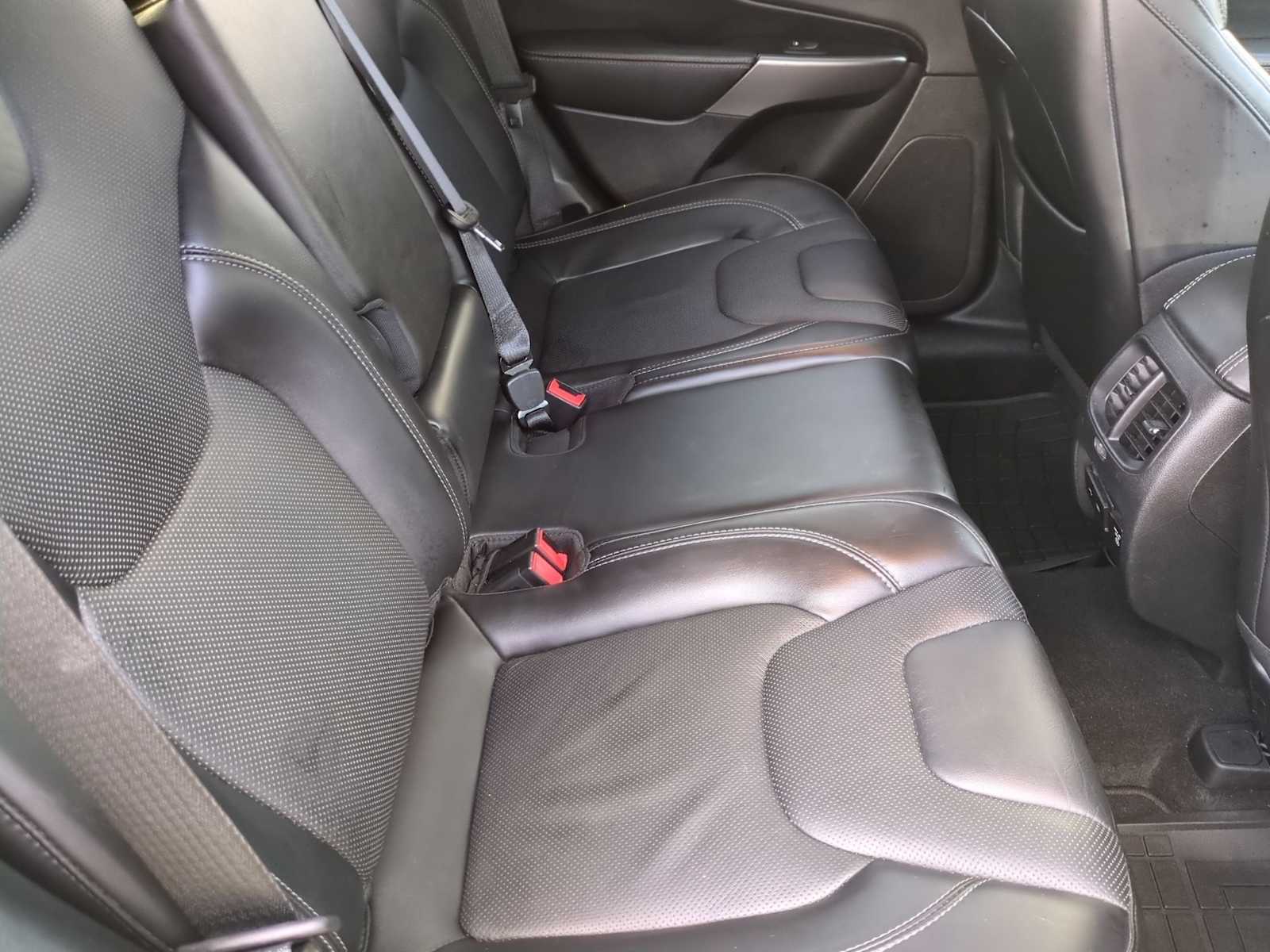 Thumbnail: 2020 Jeep Cherokee - 21