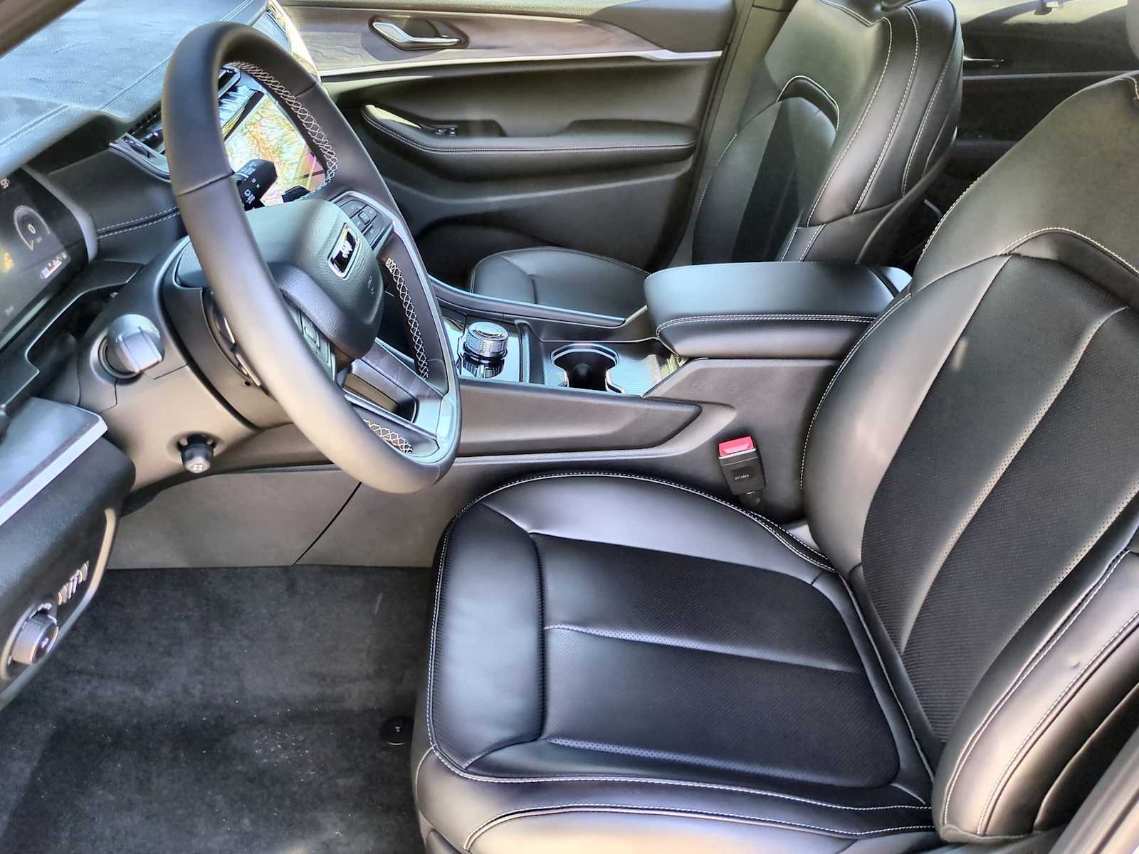 Thumbnail: 2025 Jeep Grand Cherokee - 16