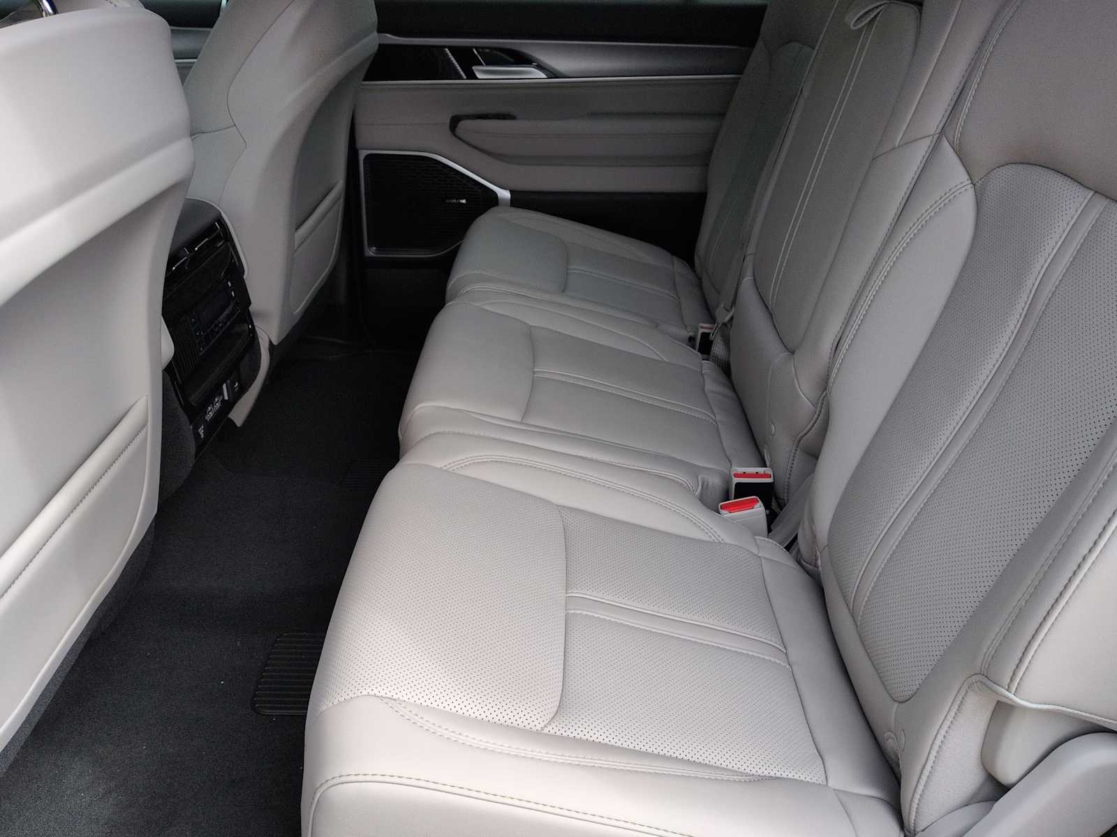 Thumbnail: 2025 Jeep Wagoneer - 19