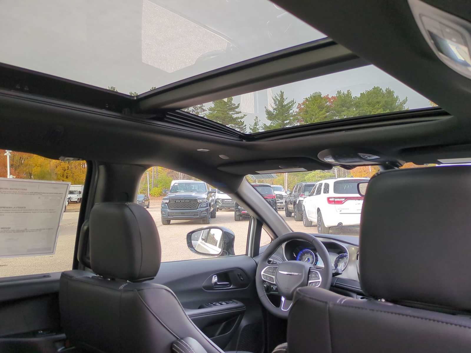 Thumbnail: 2026 Chrysler Pacifica - 22