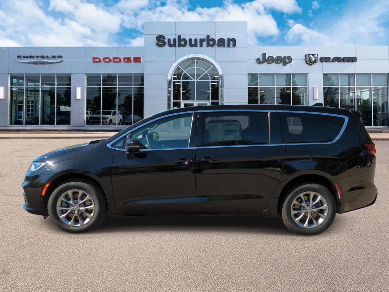 Thumbnail: 2026 Chrysler Pacifica - 5