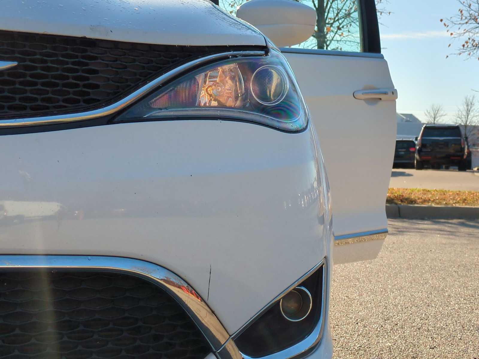 Thumbnail: 2017 Chrysler Pacifica - 11