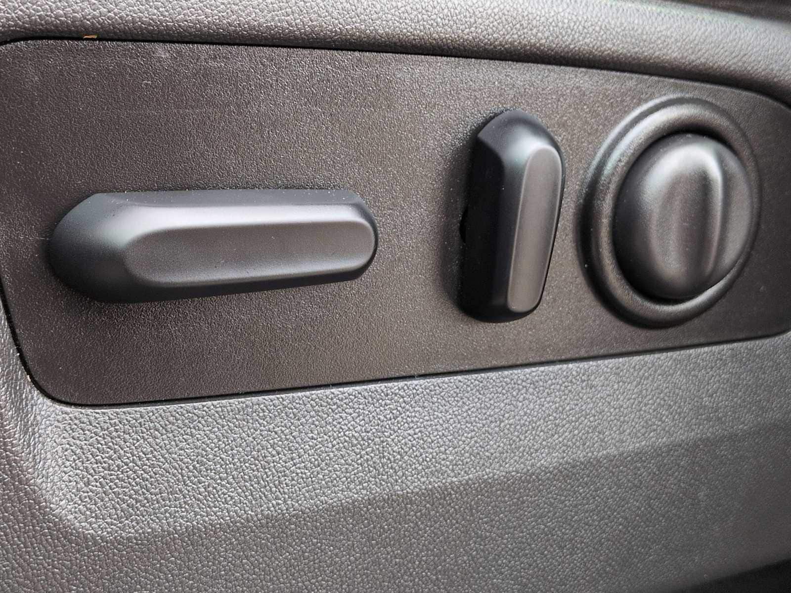 Thumbnail: 2020 Chevrolet Silverado 1500 - 16