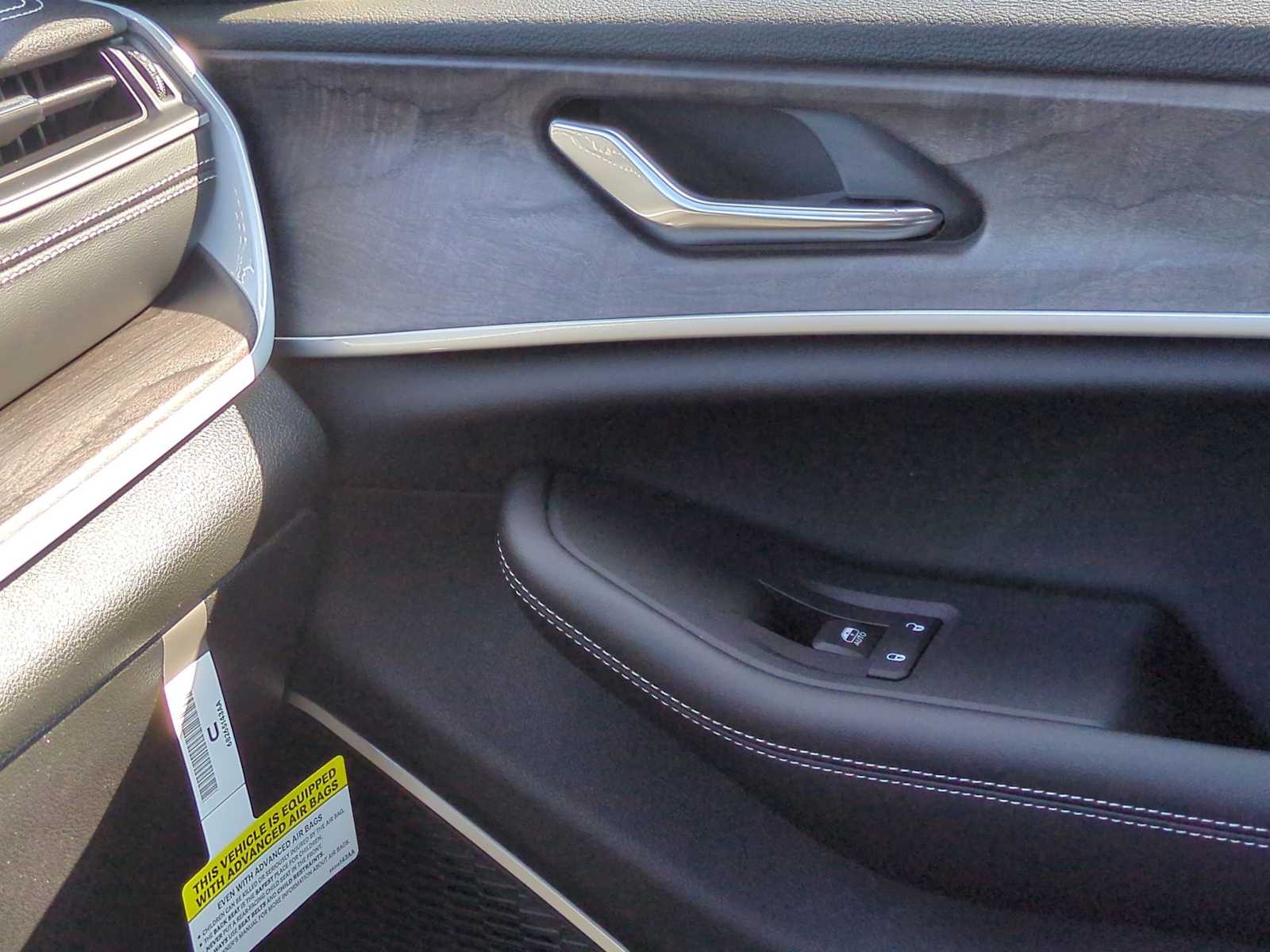 Thumbnail: 2025 Jeep Grand Cherokee - 39