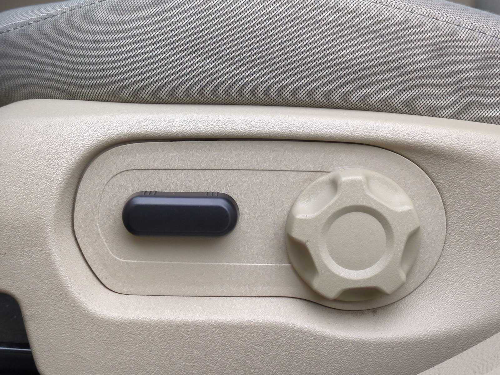 Thumbnail: 2017 Ford Taurus - 17