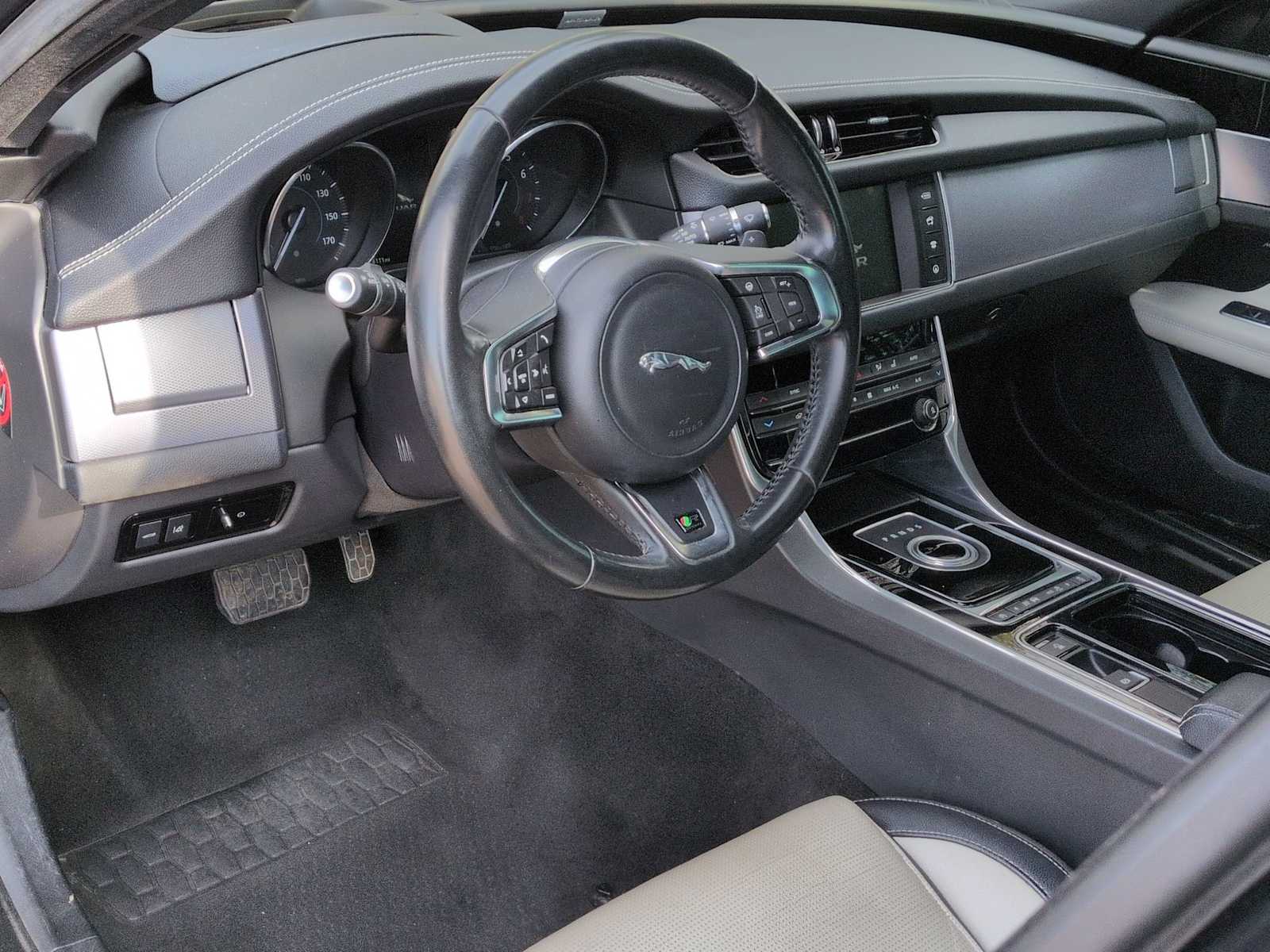 Thumbnail: 2016 Jaguar XF - 10