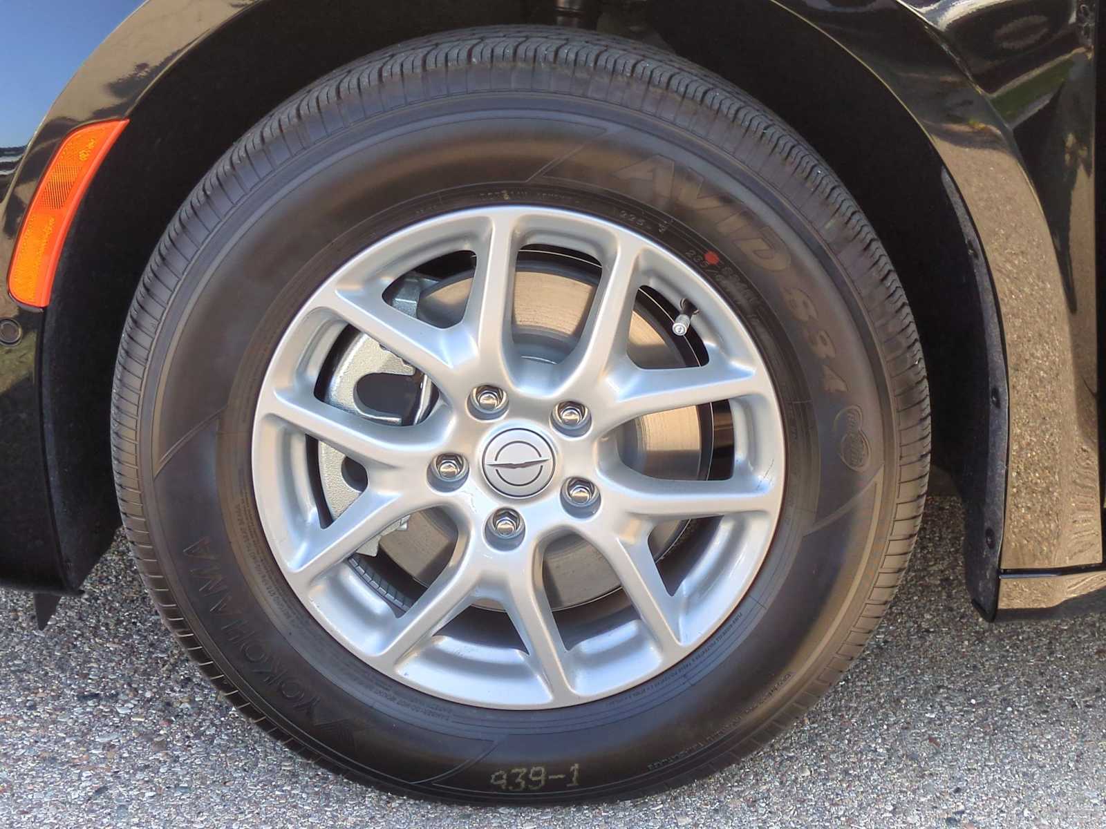 Thumbnail: 2026 Chrysler Pacifica - 13
